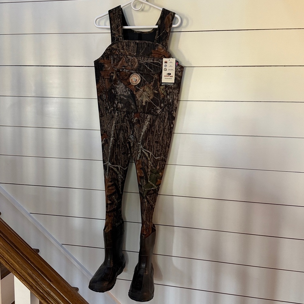 NWT Mossy Oak Camouflage Youth Duck Hunting Waders